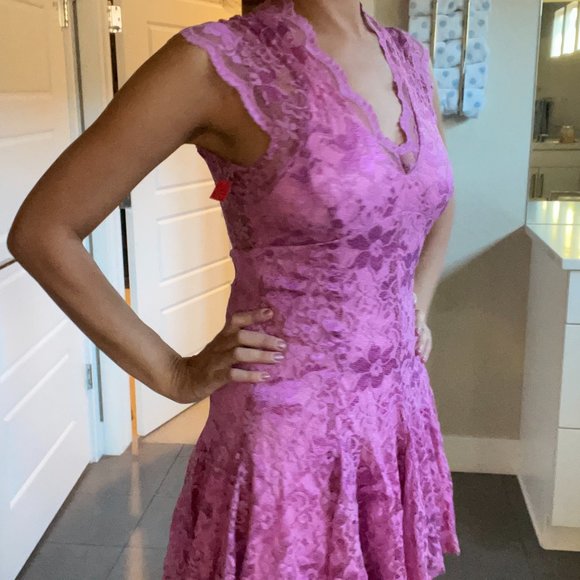 Lilac Pink Lace Mini Dress - Picture 3 of 4